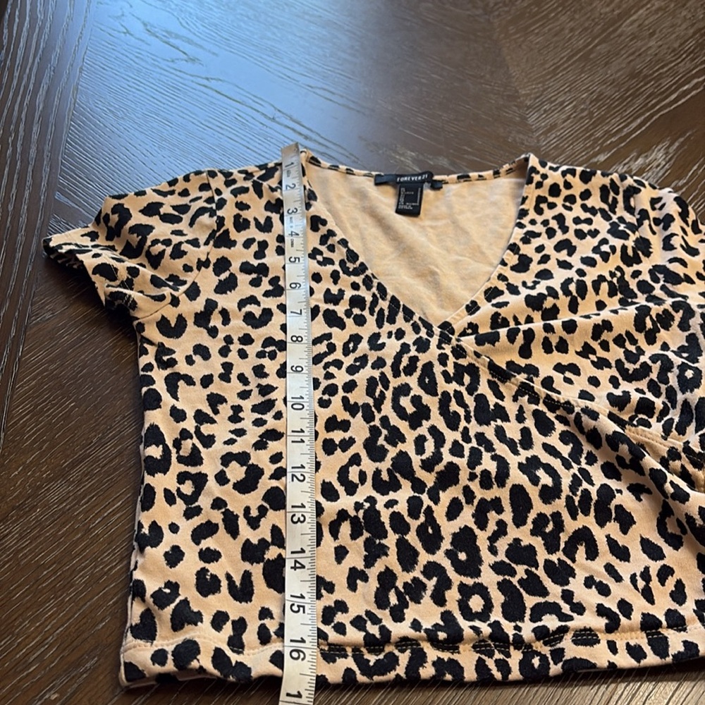 Forever 21 tan cheetah animal print wrap crop top Size S - Picture 17 of 17